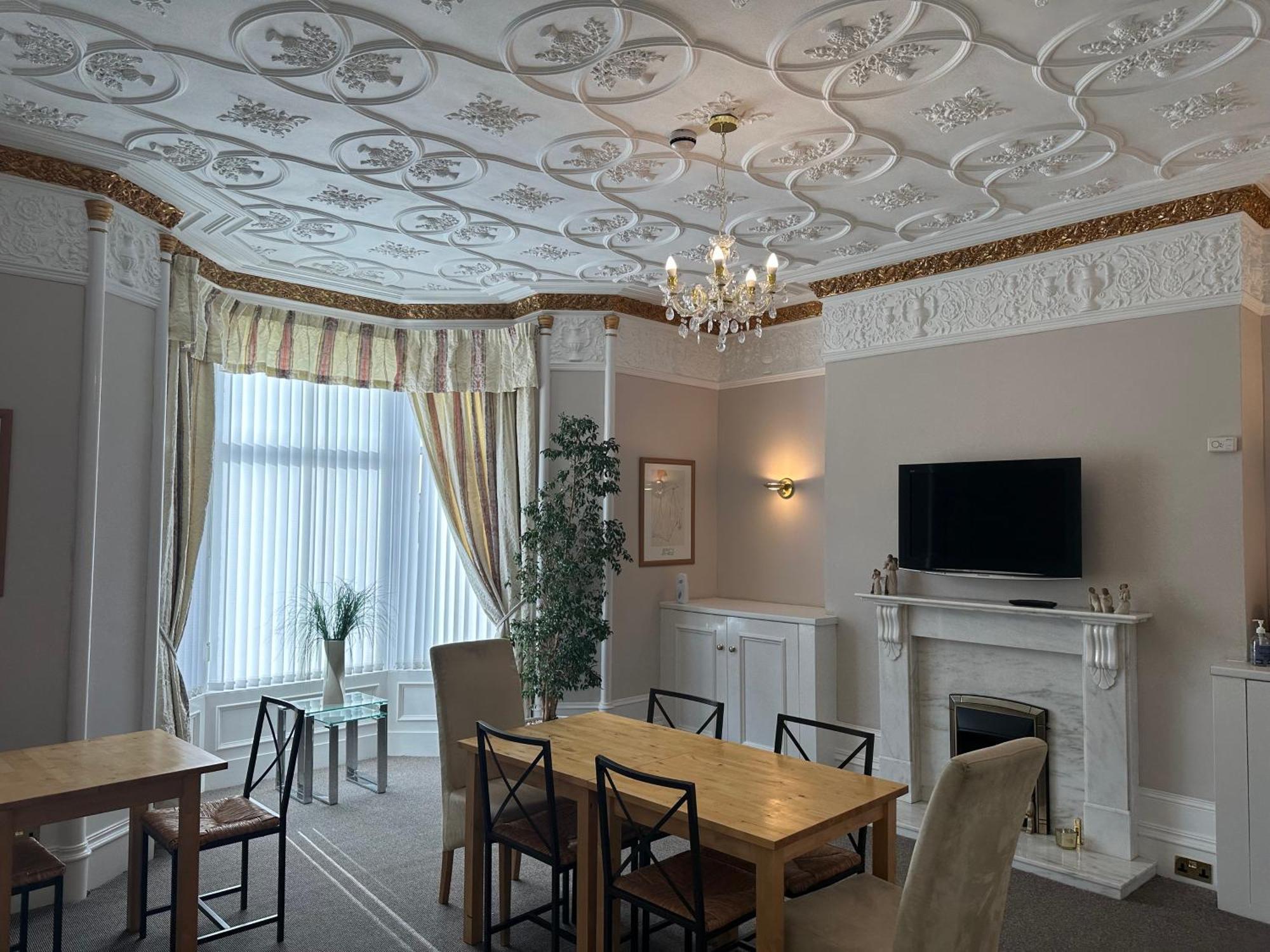 Third House Guest House Aberdeen Kültér fotó